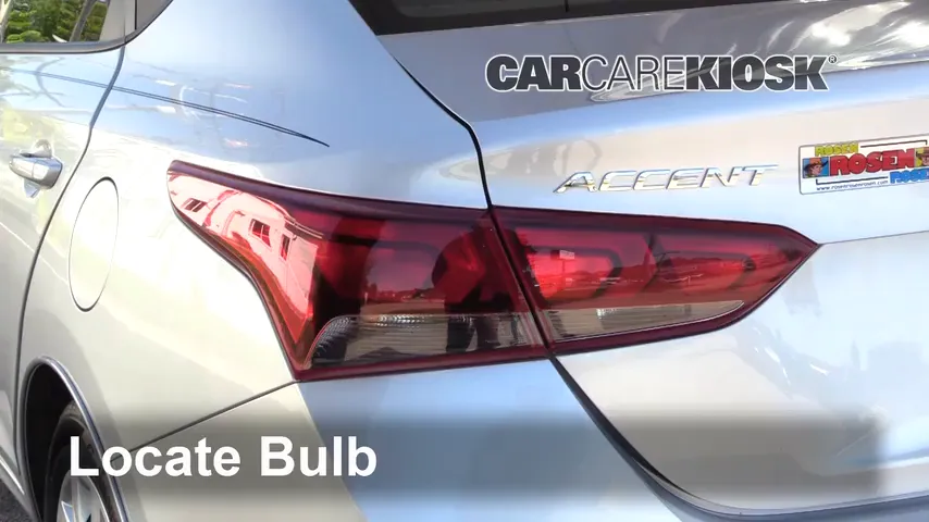 2018 Hyundai Accent SEL 1.6L 4 Cyl. Éclairage Feu clignotant arrière (remplacer l'ampoule)